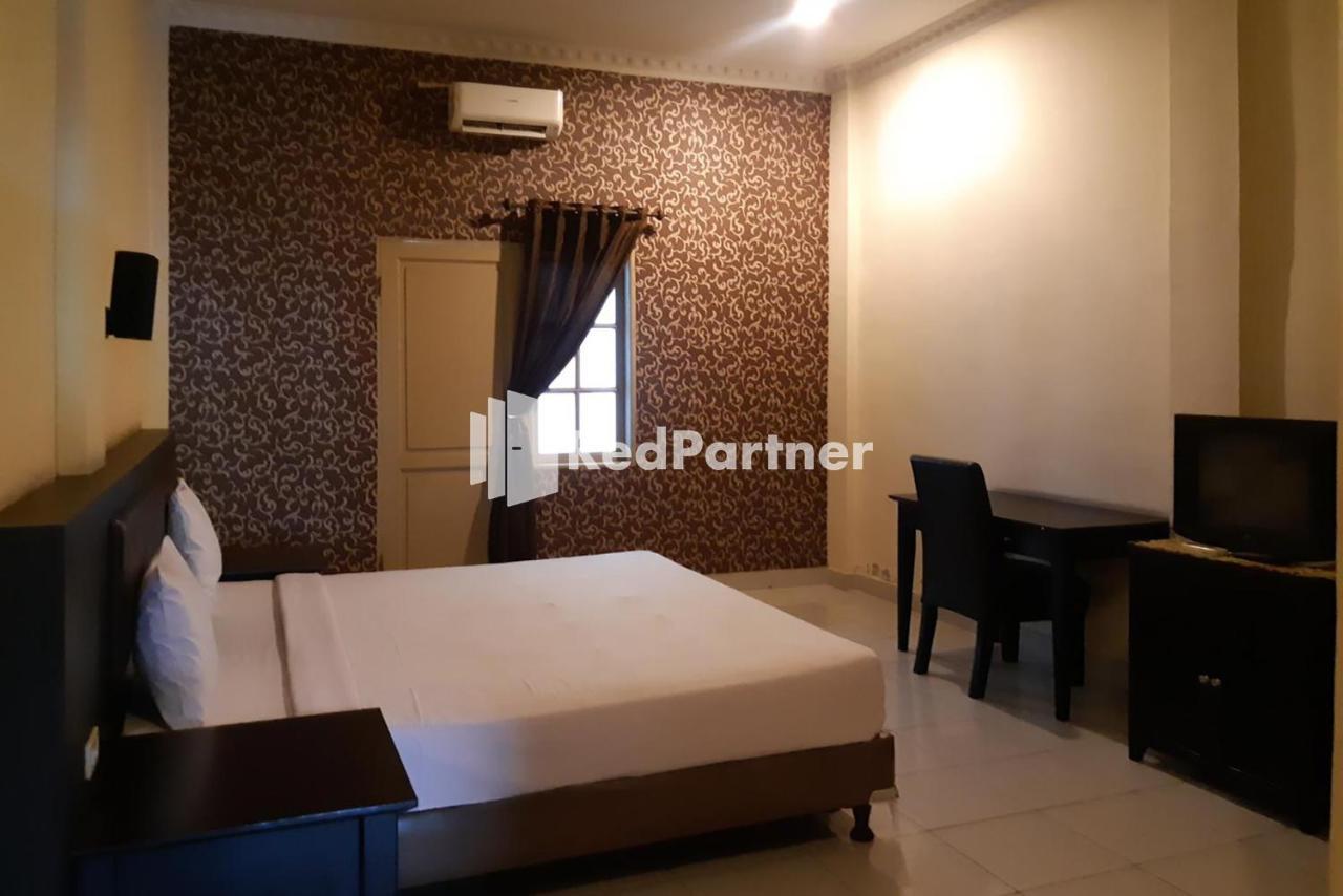 Hotel Carolina Transit à Medan Extérieur photo