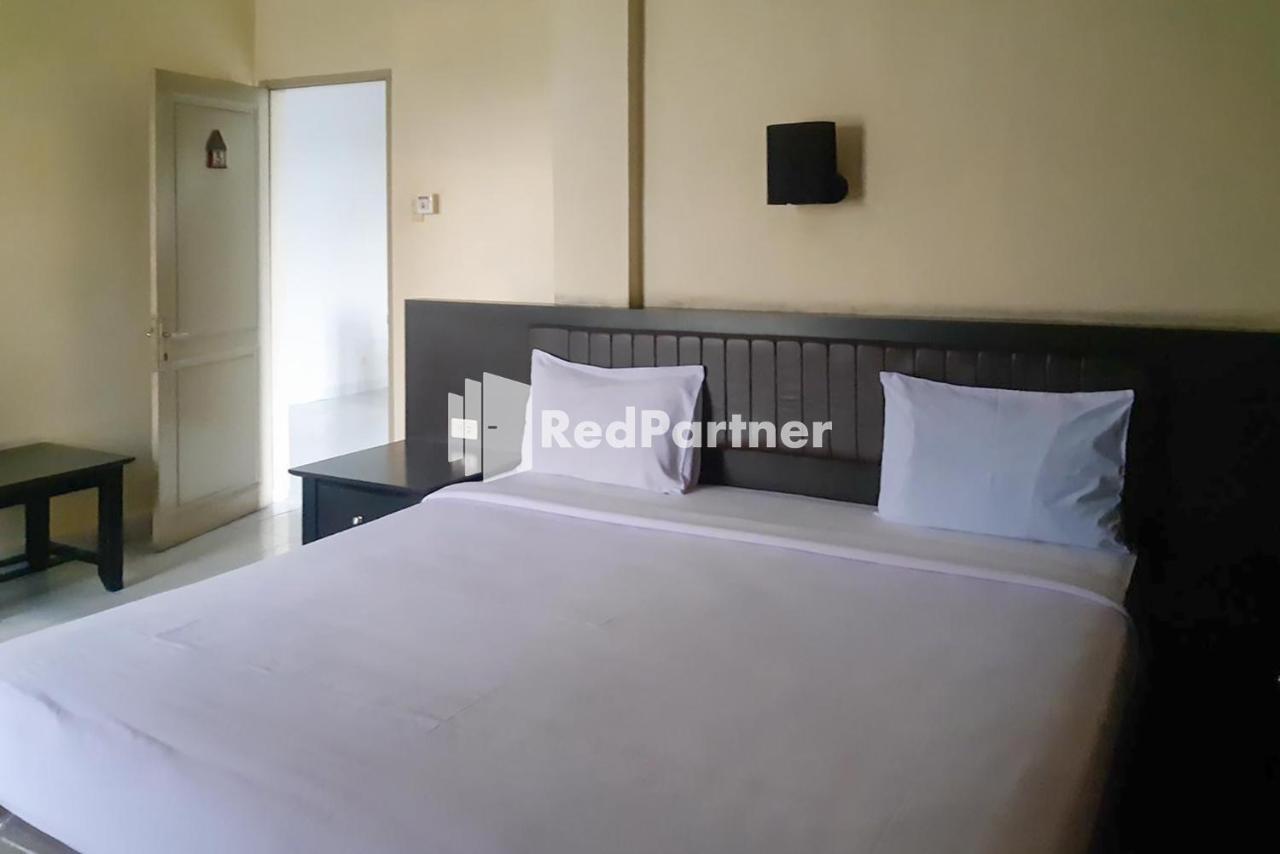 Hotel Carolina Transit à Medan Extérieur photo