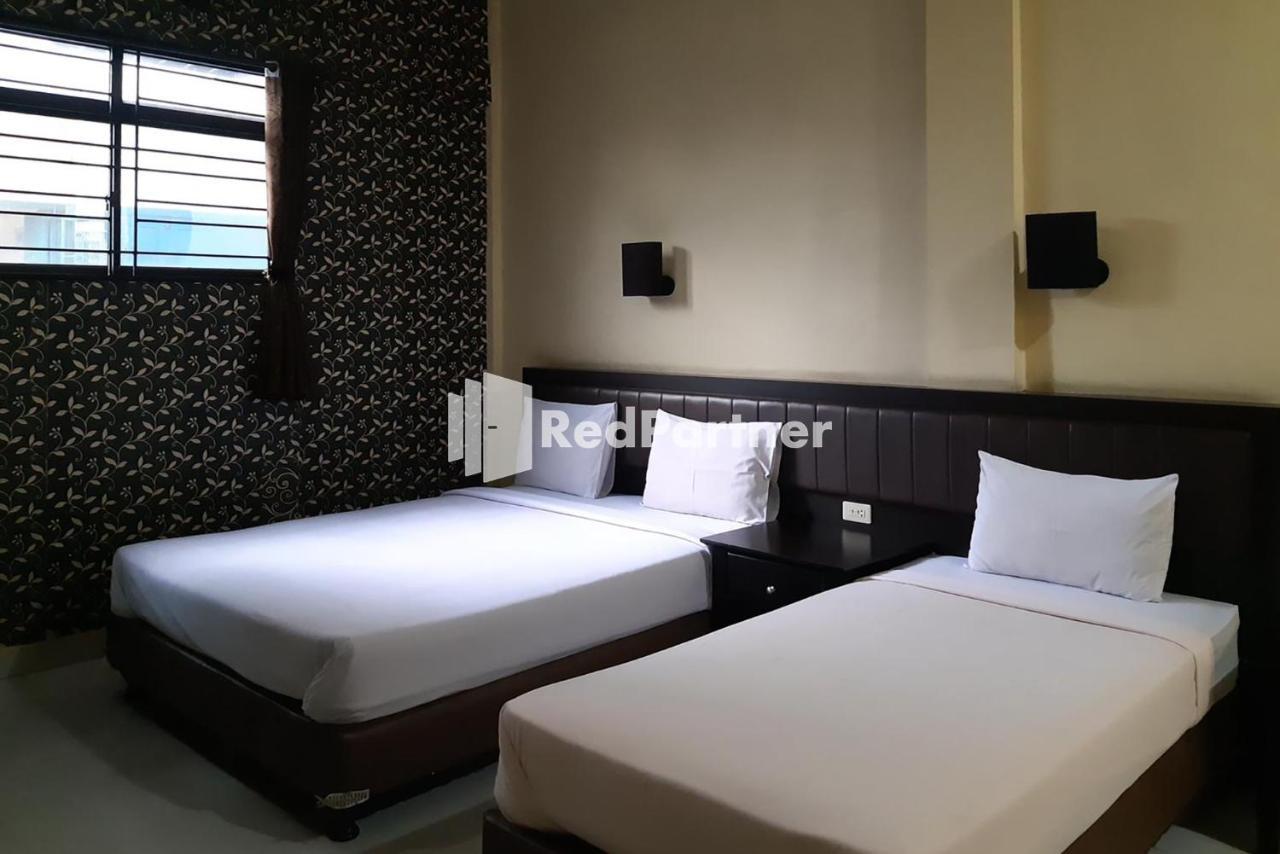 Hotel Carolina Transit à Medan Extérieur photo