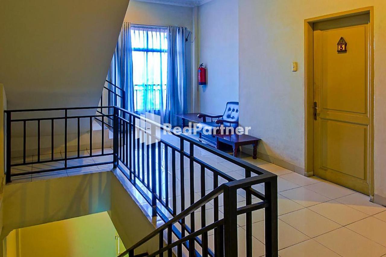 Hotel Carolina Transit à Medan Extérieur photo