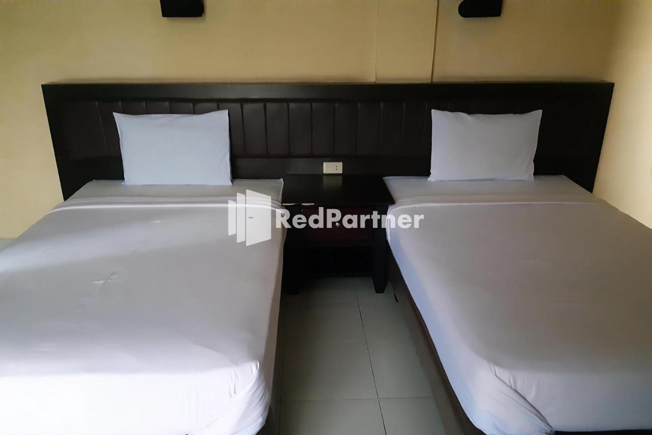 Hotel Carolina Transit à Medan Extérieur photo