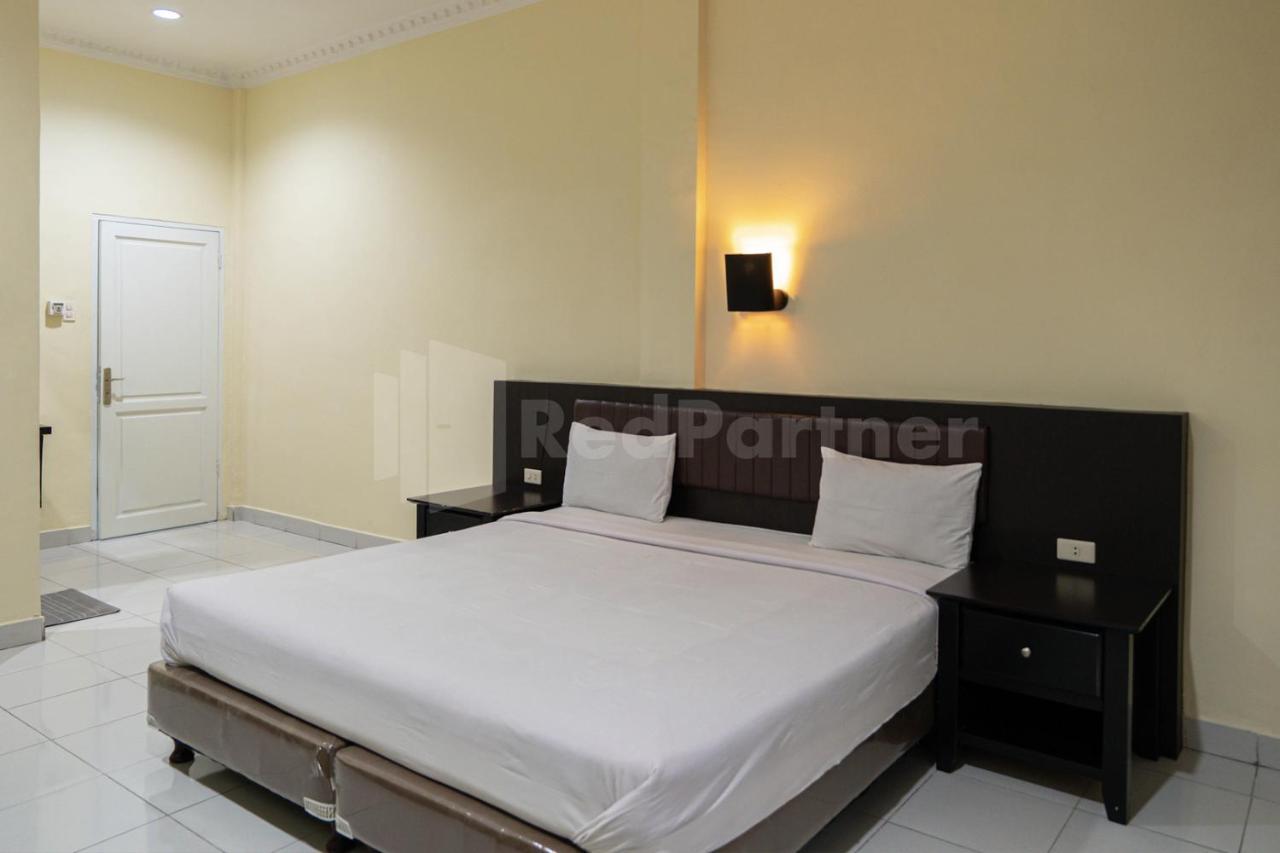 Hotel Carolina Transit à Medan Extérieur photo