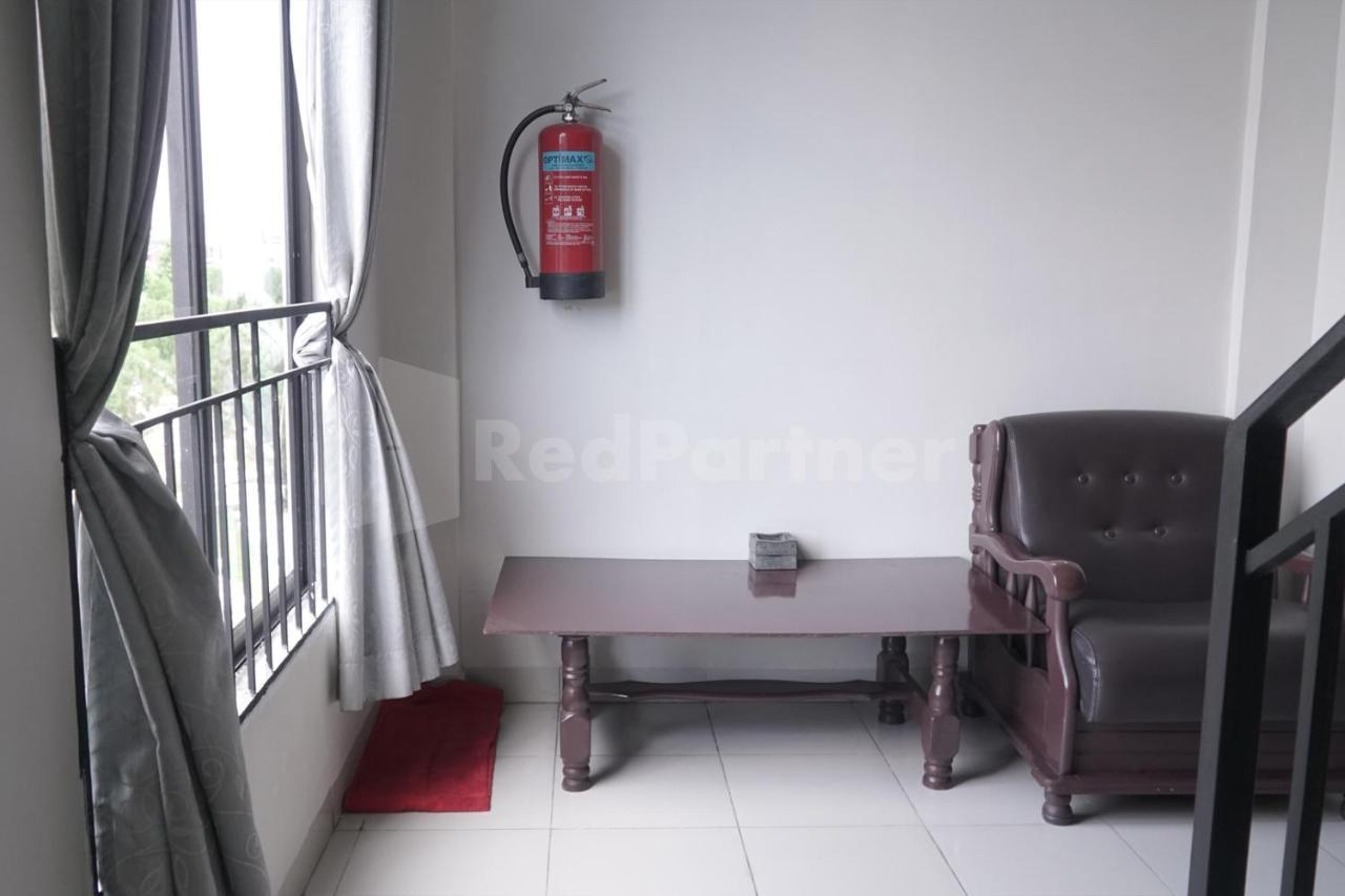 Hotel Carolina Transit à Medan Extérieur photo