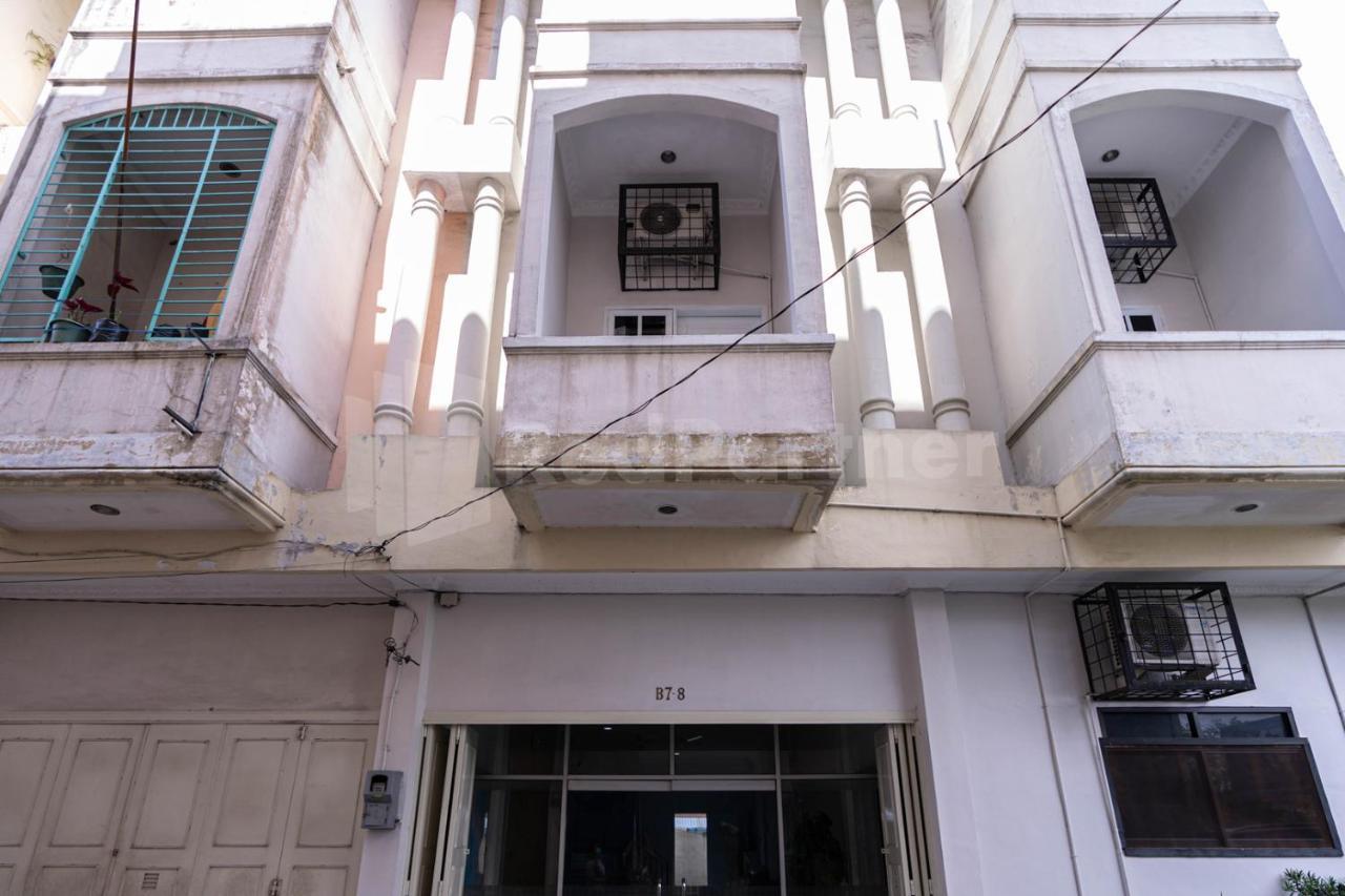 Hotel Carolina Transit à Medan Extérieur photo