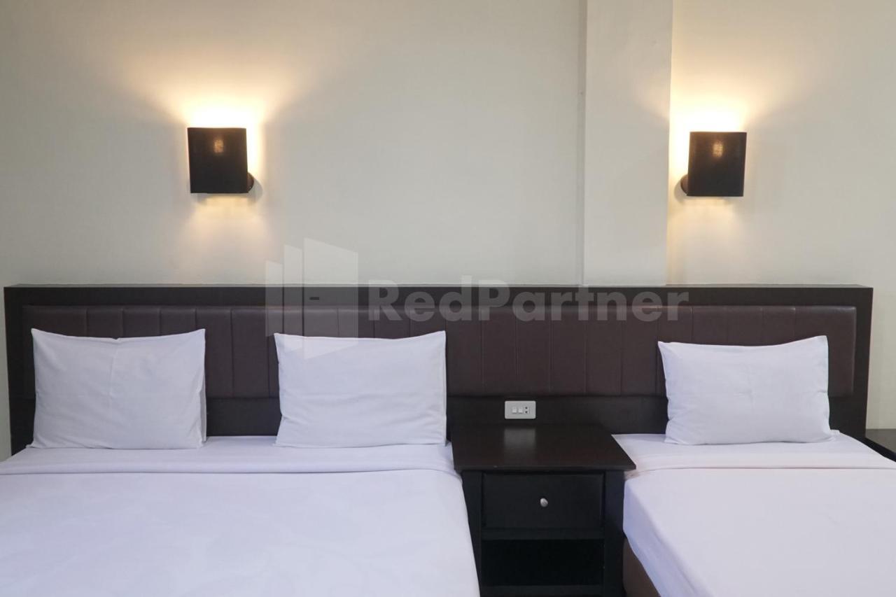 Hotel Carolina Transit à Medan Extérieur photo
