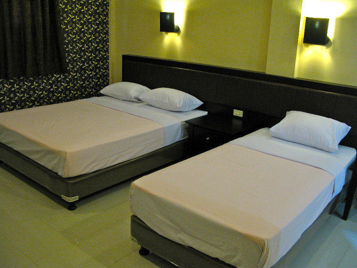 Hotel Carolina Transit à Medan Chambre photo