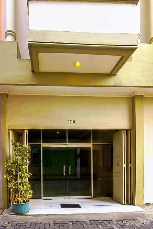 Hotel Carolina Transit à Medan Extérieur photo