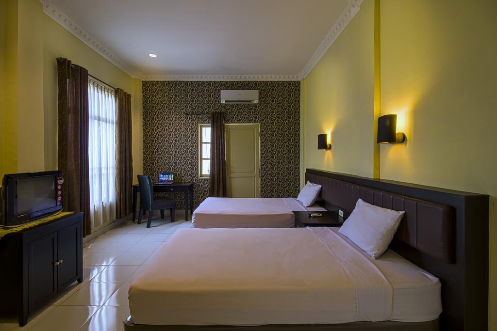 Hotel Carolina Transit à Medan Extérieur photo